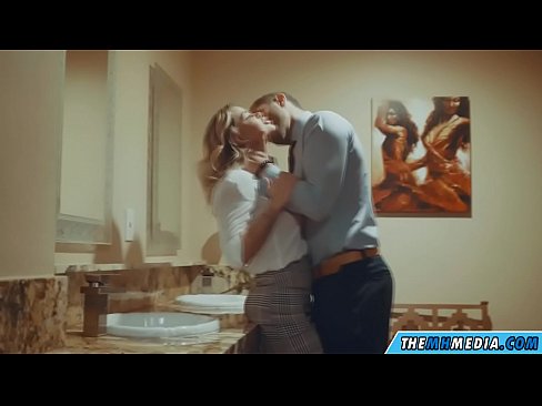 ❤️ Nuair a mheallann blonde busty tú i seomra scíthe poiblí ❤️ Super porn uainn ga.sexonfire.ru ﹏